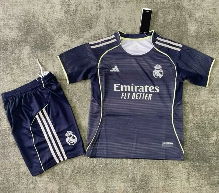 Ensemble domicile Real Madrid 2024/2025 (adultes et enfants)