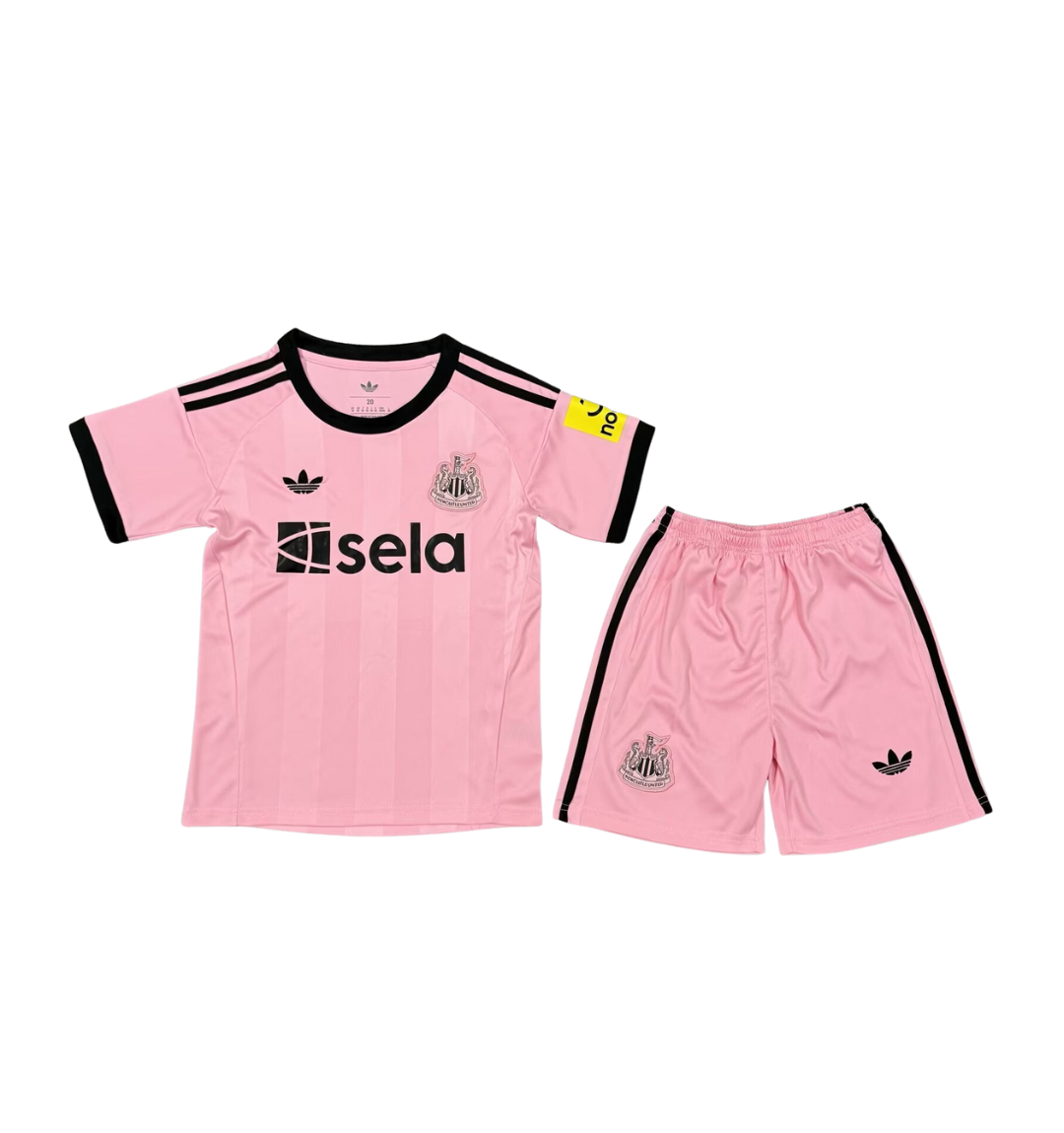 Newcastle United 2025/2026 Goalkeeper Pink Set (Adults and Kids)