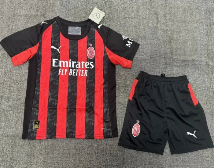 Ensemble domicile AC Milan 2024/2025 (adultes et enfants)