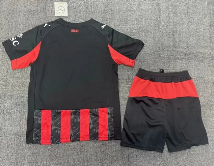 Ensemble domicile AC Milan 2024/2025 (adultes et enfants)